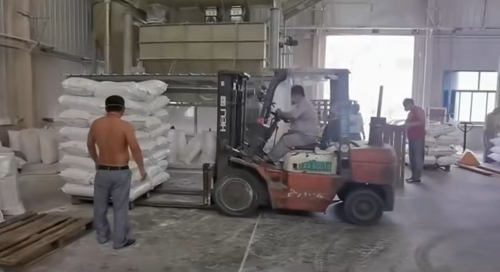 衢州聚丙烯酰胺产品装车发货，批量PAM絮凝剂即将发往客户