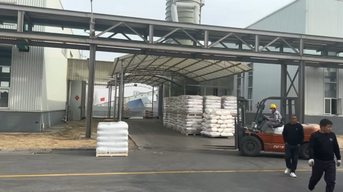 高质量聚丙烯酰胺粘合剂装载作业
