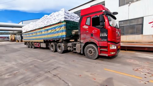 高效聚丙烯酰胺产品装车发货现场展示