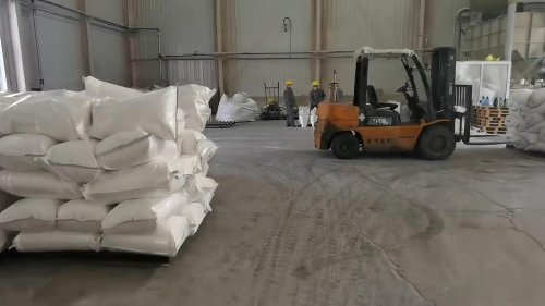 聚丙烯酰胺粉剂产品整齐装车