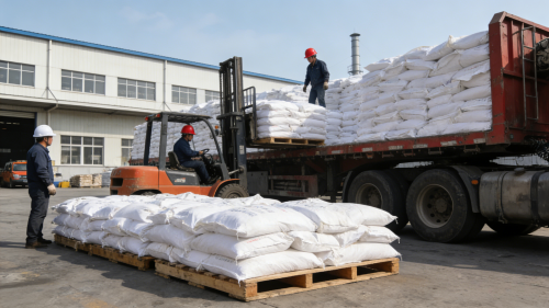 工厂装车区堆放整齐的PAM聚丙烯酰胺包装