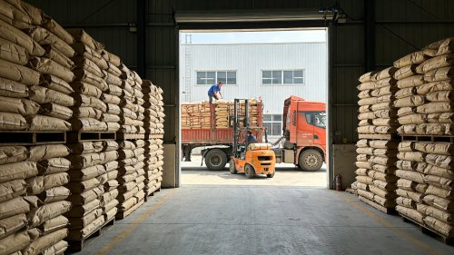 工业级聚丙烯酰胺PAM工厂装车全景