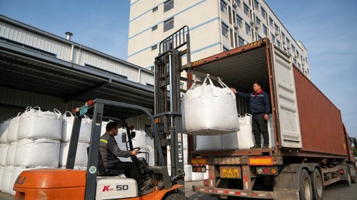 工业PAM泥浆处理剂装车准备流程